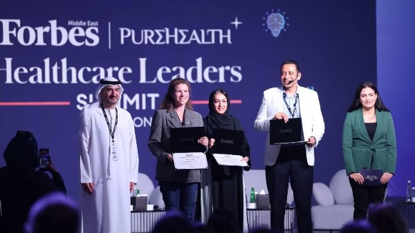 الدكتور عمرو حسن 