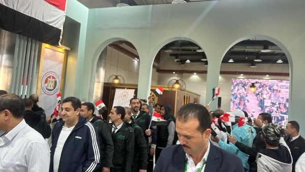 إقبال كثيف للمصريين بالخارج على لجان تصويت مجلس النواب في الخليج