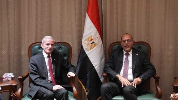 وزير العمل والسفير الألباني