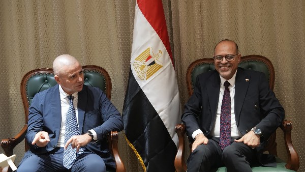 وزير العمل والسفير الإيطالي