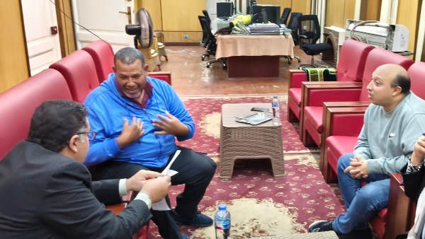 العامل خلال التحقق من شكواه