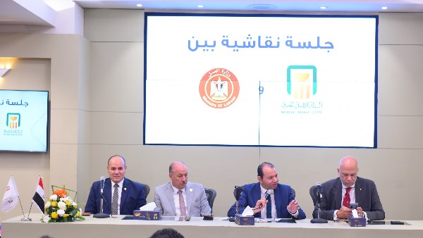 جانب من الندوة