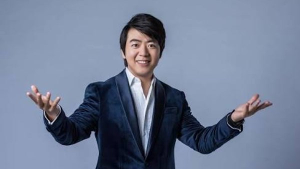 العازف العالمي لانج لانج 