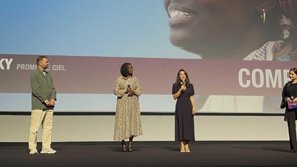 فيلم سماء بلا أرض