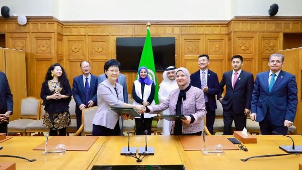 توقيع مذكرة تفاهم بين جامعة الدول العربية وجامعة بكين للبريد 