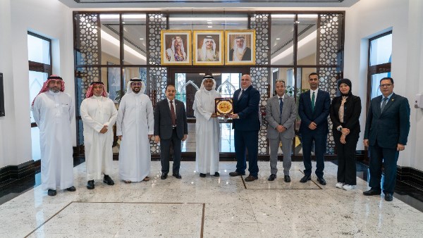 وفد نقابة النيابات خلال زيارته مجلس النواب البحريني 