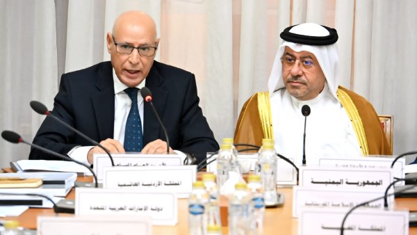 السفير أحمد رشيد خطابي خلال مشاركته في أعمال الدورة