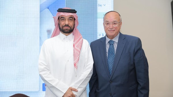 السفير محمود كارم وسلطان بن حسن الجمَّالي 