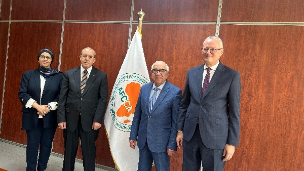 السفير محمد صالح لعجوزي ورئيس اتحاد مقاولي التشييد 