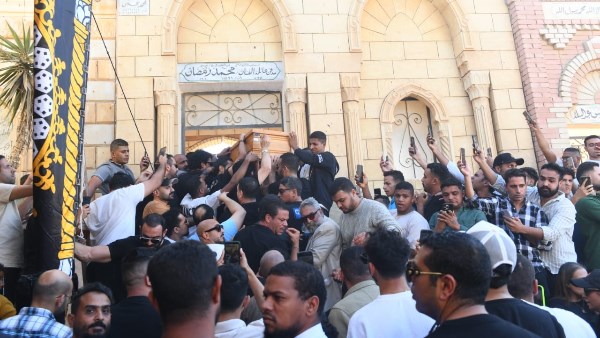 دفن والد محمد رمضان