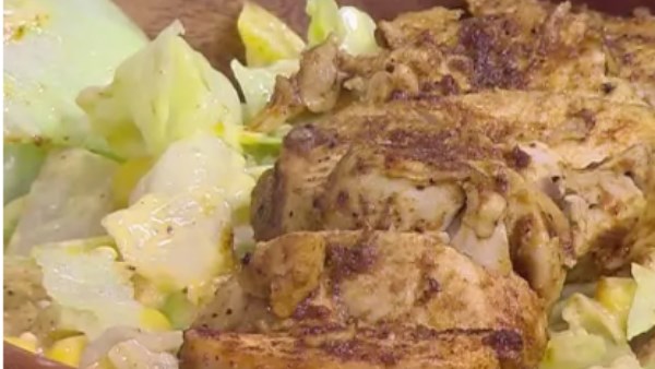 طريقة عمل سلطة دجاج بدريسينج الزبادي