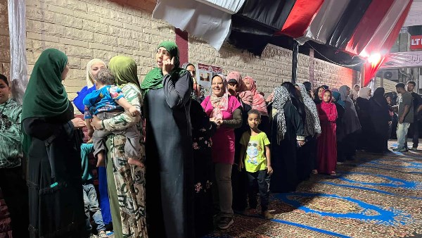 توافد السيدات 