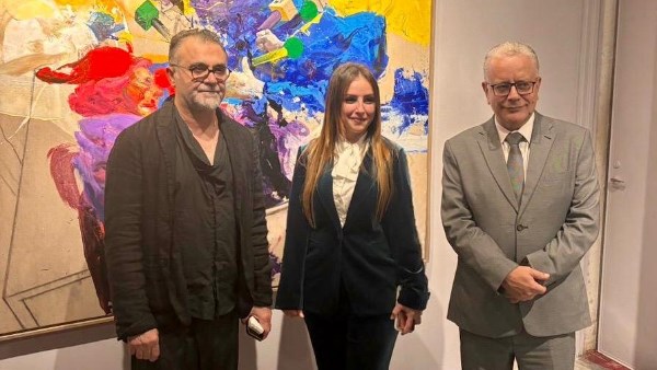 معرض "كادرات موازية" بالأوبرا