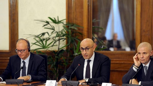 اثناء توقيع بروتوكولات التعاون