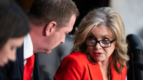 سيناتور أمريكية تتهم نموذج ذكاء اصطناعي بتلفيق ادعاءات اعتداء ضدها