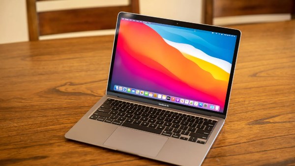 آبل تعود لمعالجات إنتل ببعض أجهزة ماك و iPad في 2027… بشروط