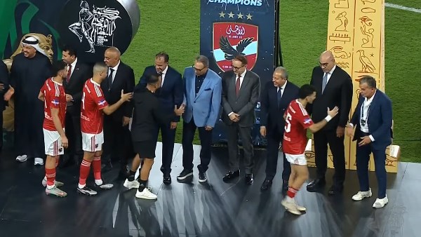 تجاهل زيزو مصافحة هشام نصر 