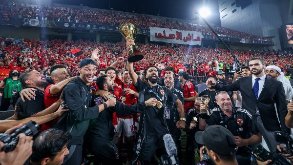 تتويج الأهلي بالسوبر