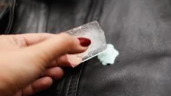 حيلة عبقرية لإزالة اللبان العالق في الملابس بدون مجهود أو تلف للقماش جربيها الآن 