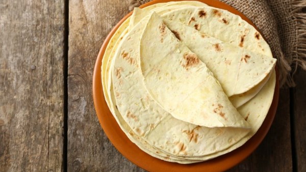 طريقة عمل عيش التورتيلا في المنزل بخطوات دقيقة 