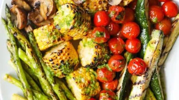طريقة عمل خضار مشوي بالفرن بشكل يناسب الدايت