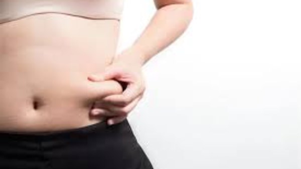 هذه العادة الصباحية تزيد دهون البطن عند النساء توقفي عنها فورًا 