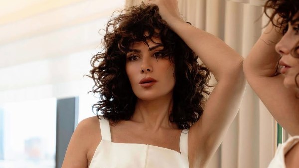 صبا مبارك تثير الجدل ببدلة كلاسيك