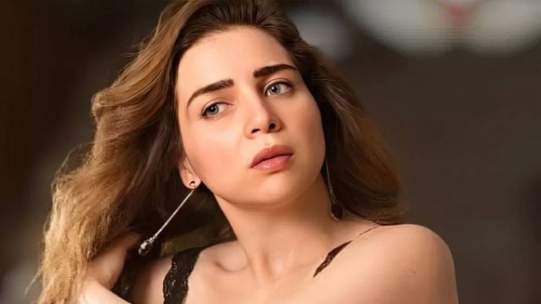 الكل فرحان بيها .. صور تكشف جمال مي عز الدين وأناقتها 