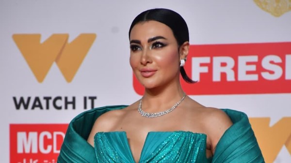 ميريهان حسين تلفت الانظار على السجادة الحمراء