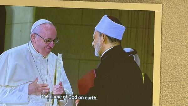 مدير مرصد الأزهر تشارك في الاحتفال بذكرى وثيقة "نوسترا أيتاتا" في الفاتيكان