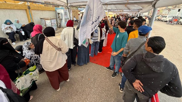 طوابير الناخبين تصطف أمام لجنة مدرسة الوراق الثانوية بنات 