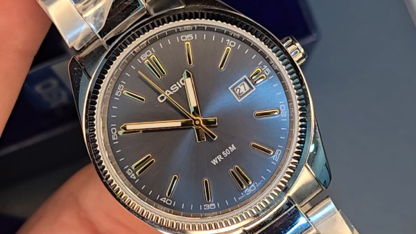 حكم لبس الساعة ذات العقارب الذهبية للرجال