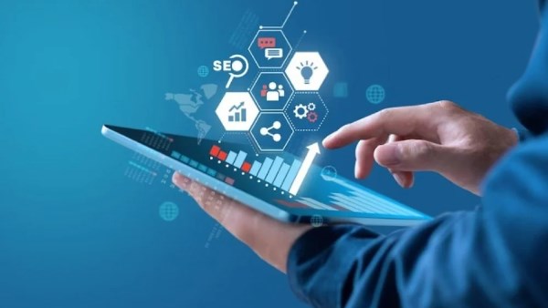 ما حكم البيع الإلكتروني بعد الأذان لصلاة الجمعة وقبل الوصول للمسجد