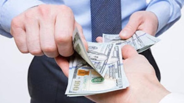 حكم اشتراط الزيادة في رد القرض بين الأشخاص