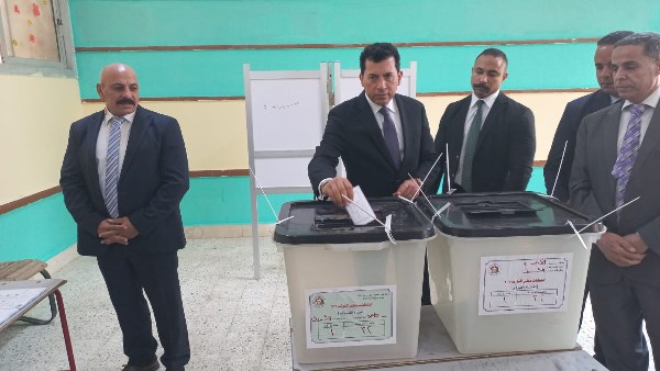 وزير الشباب والرياضة