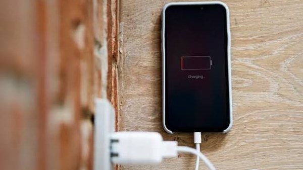 طرق لتجنّب حدوث حرائق بسبب شاحن الموبايل