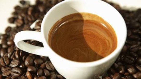 علامات تنذركِ بضرورة التوقف عن شرب القهوة