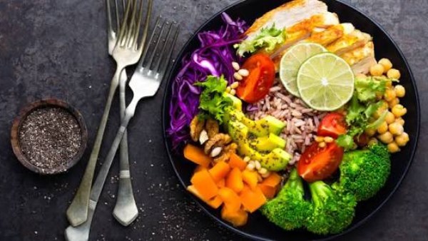 أطعمة تساعد على تنظيف الكلى والحفاظ على قوتها