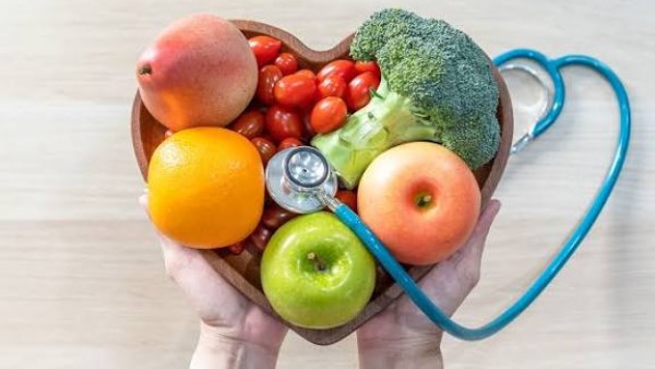 أطعمة تُضعف القلب ويُمنع تناولها قبل النوم