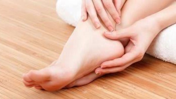 أسباب تنميل القدمين في الشتاء 