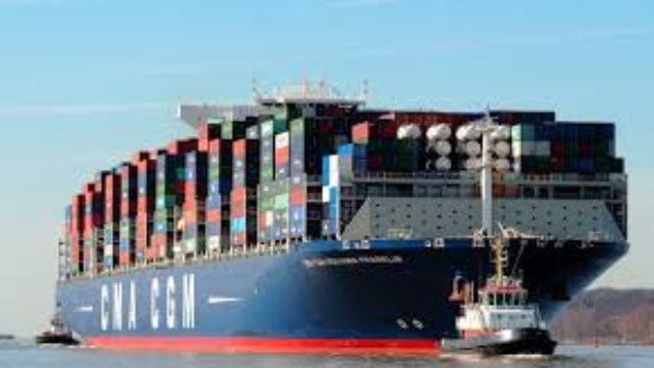 سفينة عملاقة