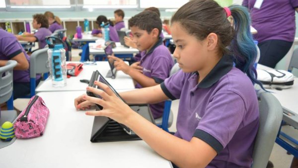 تلاميذ في مدرسة