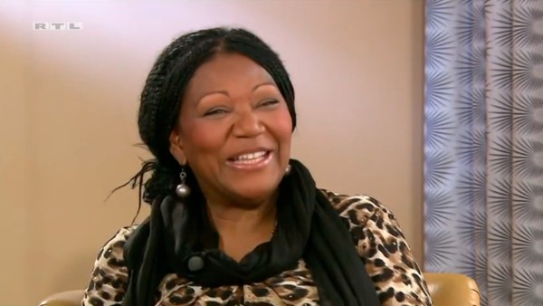 المطربة العالمية ليز ميتشل