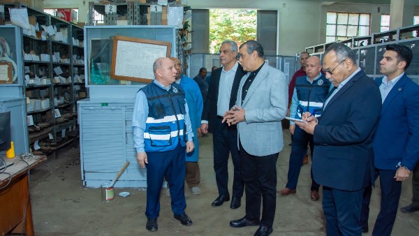 وزير الدولة للإنتاج الحربي يتفقد سير العملية الإنتاجية بشركة حلوان لمحركات الديزل"مصنع 909 الحربي"