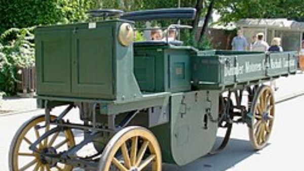 تعرف على جوتليب دايملر مصنع أول سيارة بأربع عجلات ؟