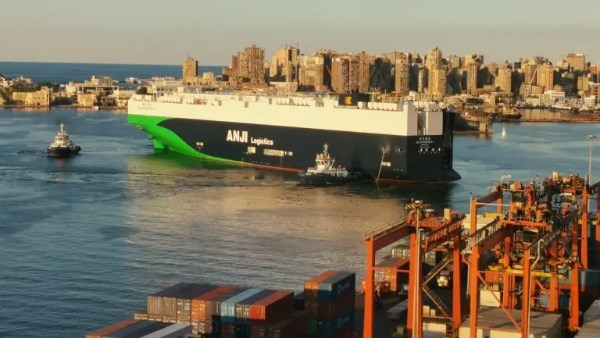 ميناء الإسكندرية يستقبل أكبر ناقلة سيارات في العالم