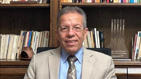 الدكتور أسامة عبد الحي، نقيب الأطباء