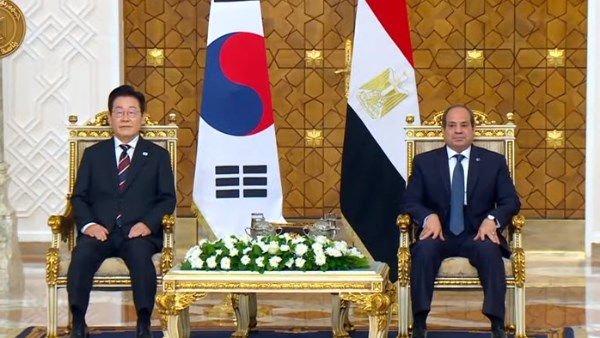 الرئيس السيسي ونظيره بـ كوريا الجنوبية 