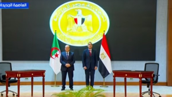 رئيس الوزراء ونظيره الجزائري