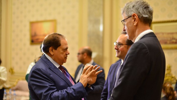 لحظة استقبال النائب محمد أبو العينين للوفود البرلمانية لدول البحر المتوسط